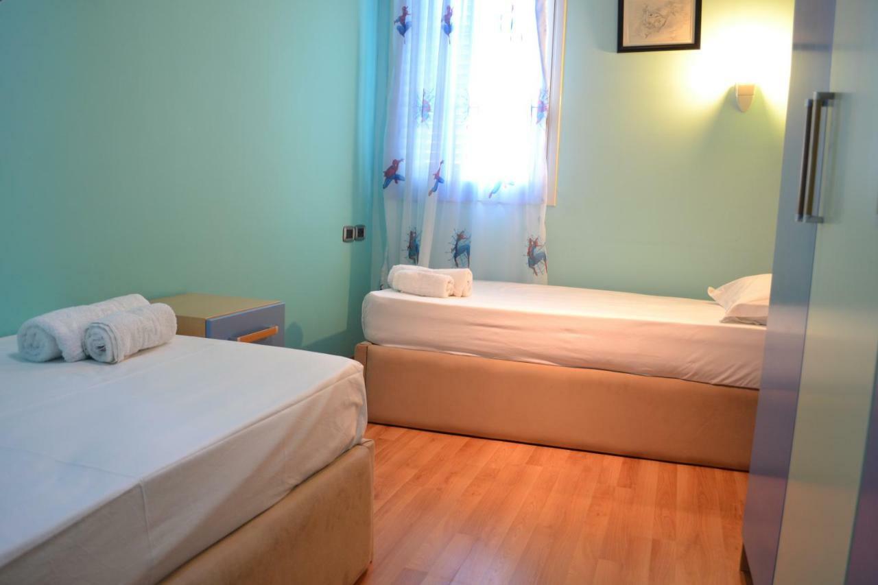 Penthouse 4 Bedrooms Apartment Vlore Bagian luar foto
