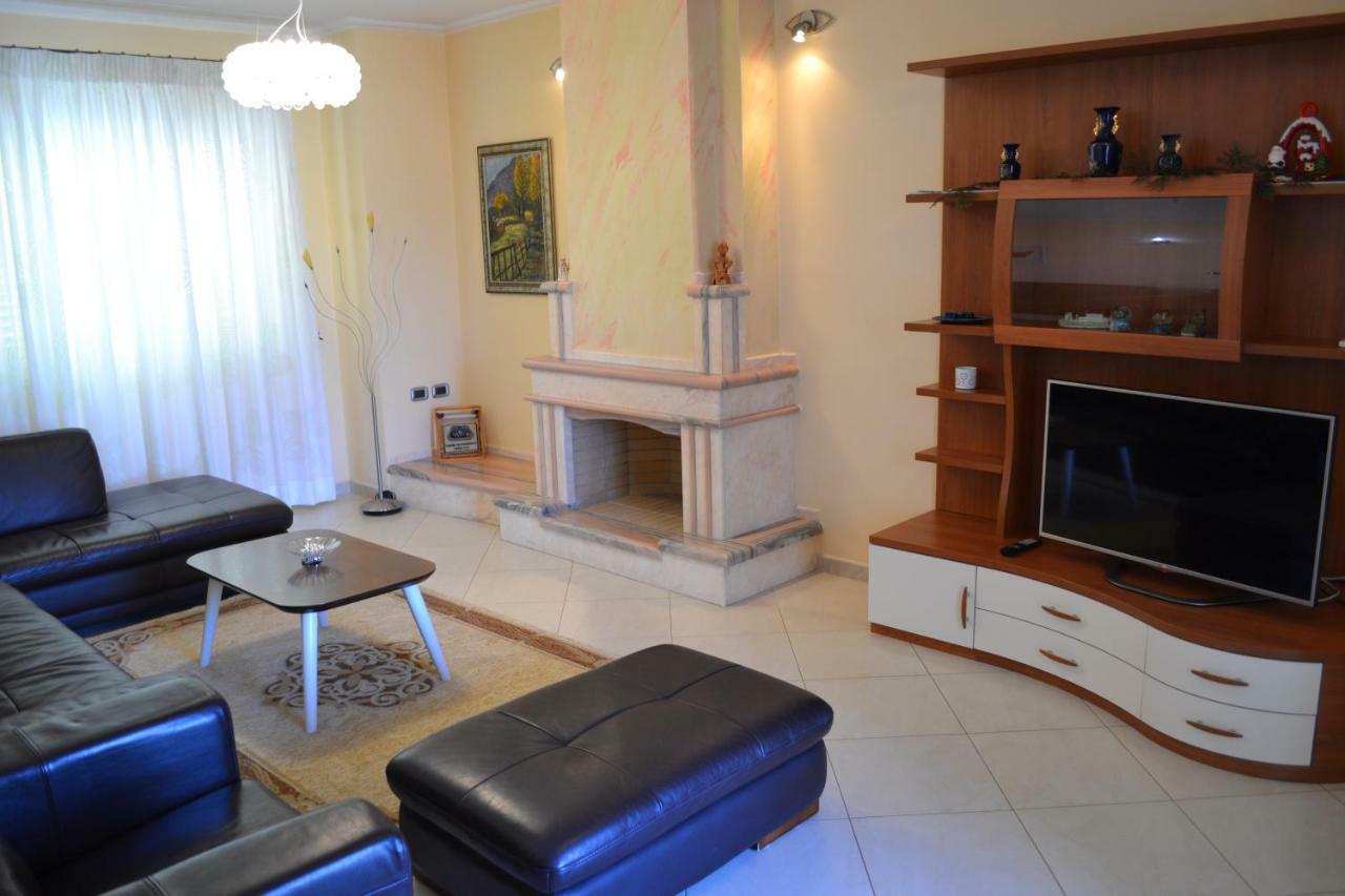 Penthouse 4 Bedrooms Apartment Vlore Bagian luar foto